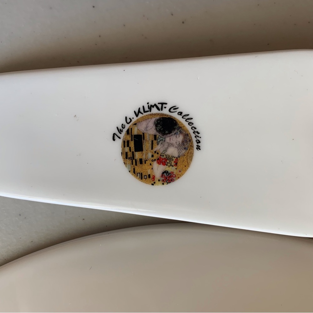 The Gustave Klimpt Collection “The Kiss” Porcelain 10.5” Serving Plate & Spatula - Picture 9 of 9